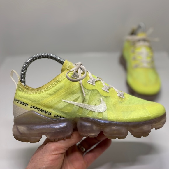 Women’s Nike Air VaporMax 2019 Volt Neon Yellow Running Shoes Size 7.5 - Picture 12 of 15